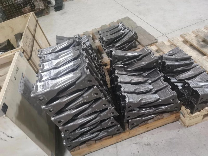 挖掘行业新动态：斗齿技术的发展与革新